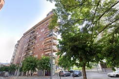 Amplio Piso De 3 Dormitorios Con Ascensor y 2 Balcones En Zona Céntrica de Galdakao