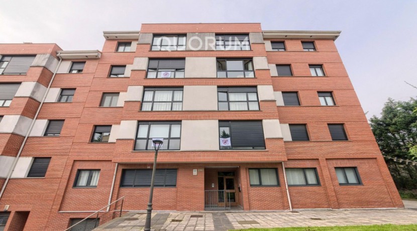 Amplio Piso De 3 Dormitorios y 2 Baños Con Parcela de Garaje y Trastero Incluidos En Arrigorriaga