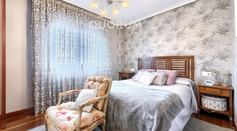 Amplio Piso De 3 Dormitorios y 2 Baños Con Parcela de Garaje y Trastero Incluidos En Arrigorriaga