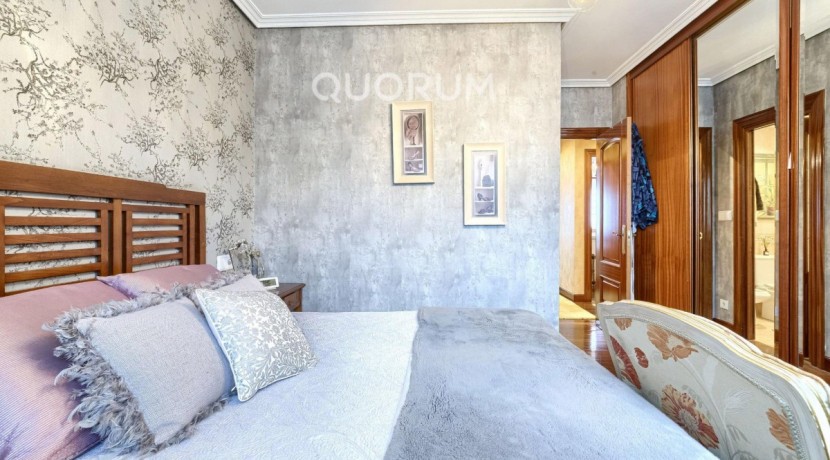 Amplio Piso De 3 Dormitorios y 2 Baños Con Parcela de Garaje y Trastero Incluidos En Arrigorriaga