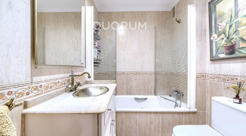Amplio Piso De 3 Dormitorios y 2 Baños Con Parcela de Garaje y Trastero Incluidos En Arrigorriaga
