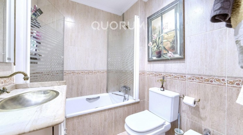 Amplio Piso De 3 Dormitorios y 2 Baños Con Parcela de Garaje y Trastero Incluidos En Arrigorriaga