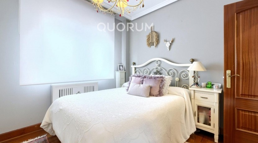 Amplio Piso De 3 Dormitorios y 2 Baños Con Parcela de Garaje y Trastero Incluidos En Arrigorriaga