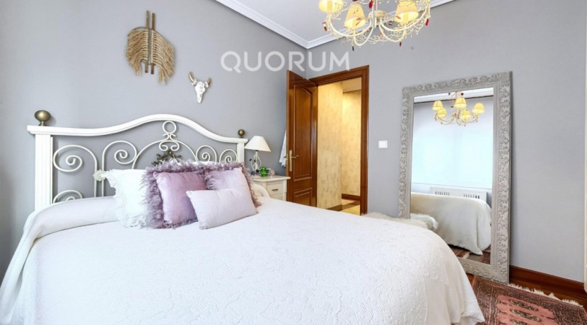Amplio Piso De 3 Dormitorios y 2 Baños Con Parcela de Garaje y Trastero Incluidos En Arrigorriaga