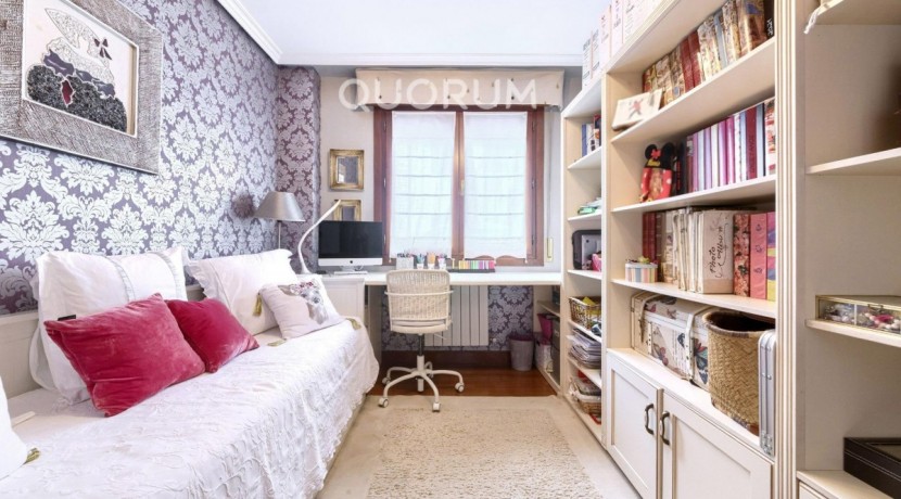 Amplio Piso De 3 Dormitorios y 2 Baños Con Parcela de Garaje y Trastero Incluidos En Arrigorriaga