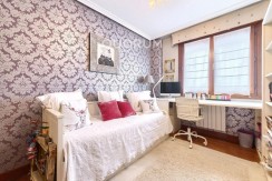 Amplio Piso De 3 Dormitorios y 2 Baños Con Parcela de Garaje y Trastero Incluidos En Arrigorriaga