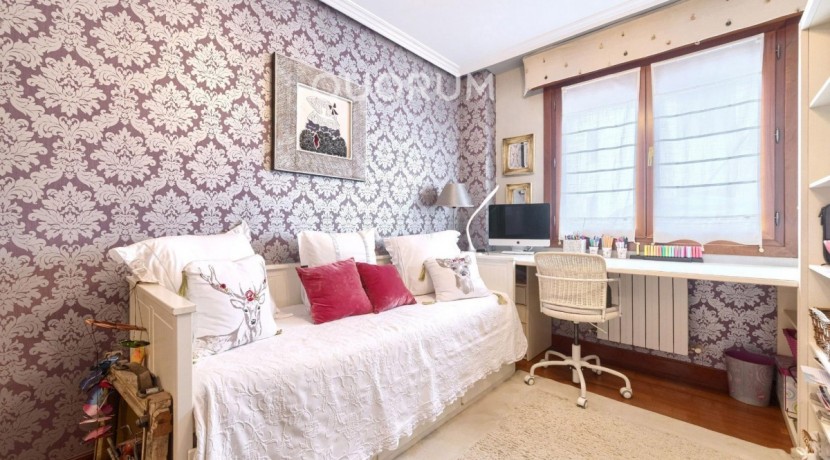 Amplio Piso De 3 Dormitorios y 2 Baños Con Parcela de Garaje y Trastero Incluidos En Arrigorriaga