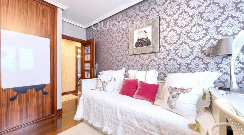 Amplio Piso De 3 Dormitorios y 2 Baños Con Parcela de Garaje y Trastero Incluidos En Arrigorriaga