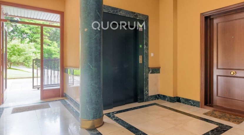 Amplio Piso De 3 Dormitorios y 2 Baños Con Parcela de Garaje y Trastero Incluidos En Arrigorriaga