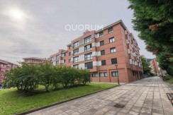 Amplio Piso De 3 Dormitorios y 2 Baños Con Parcela de Garaje y Trastero Incluidos En Arrigorriaga