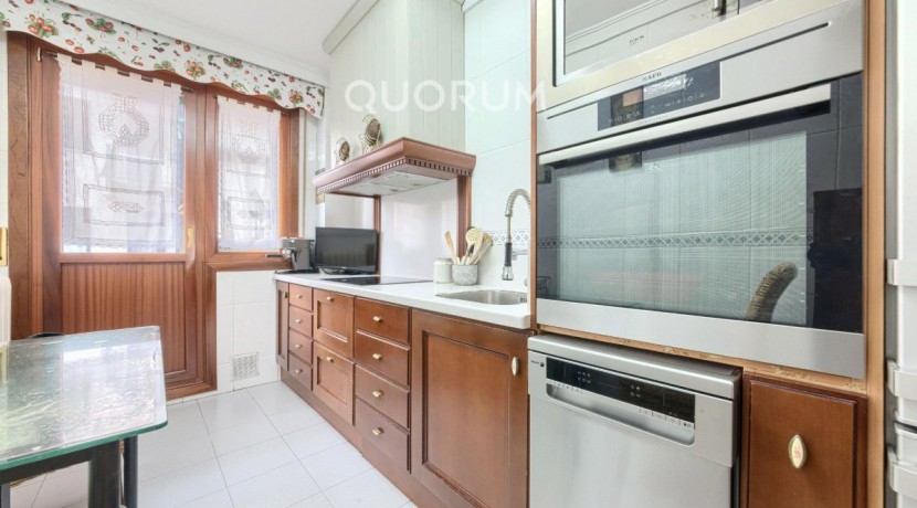 Amplio Piso De 3 Dormitorios y 2 Baños Con Parcela de Garaje y Trastero Incluidos En Arrigorriaga