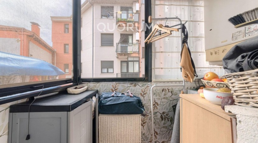 Amplio Piso De 3 Dormitorios y 2 Baños Con Parcela de Garaje y Trastero Incluidos En Arrigorriaga