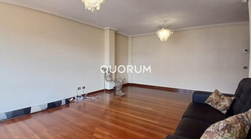 Ático de 4 Habitaciones con Garaje y Trastero