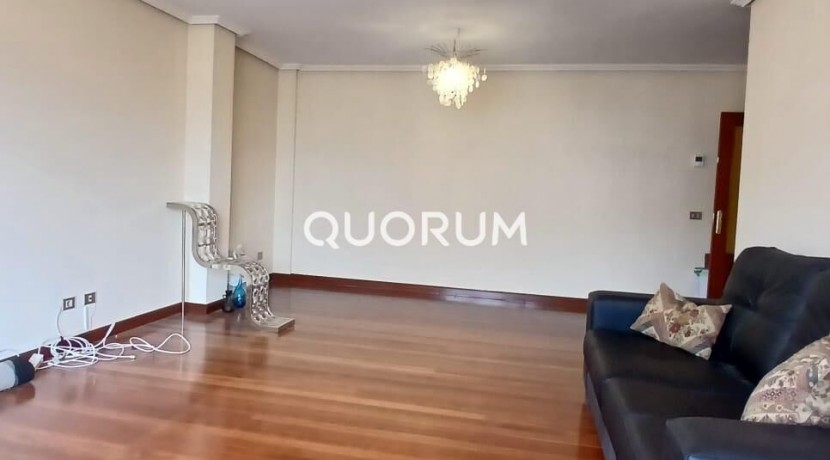 Ático de 4 Habitaciones con Garaje y Trastero