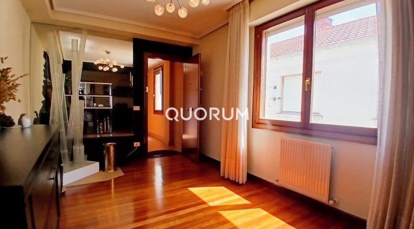 Ático de 4 Habitaciones con Garaje y Trastero