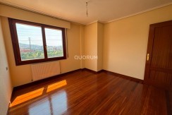 Ático de 4 Habitaciones con Garaje y Trastero