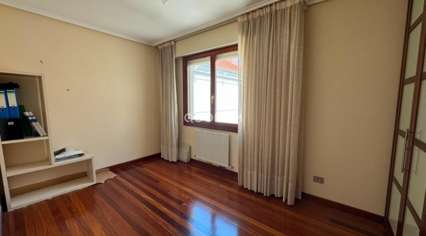 Ático de 4 Habitaciones con Garaje y Trastero