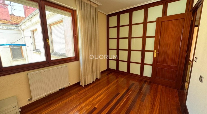 Ático de 4 Habitaciones con Garaje y Trastero