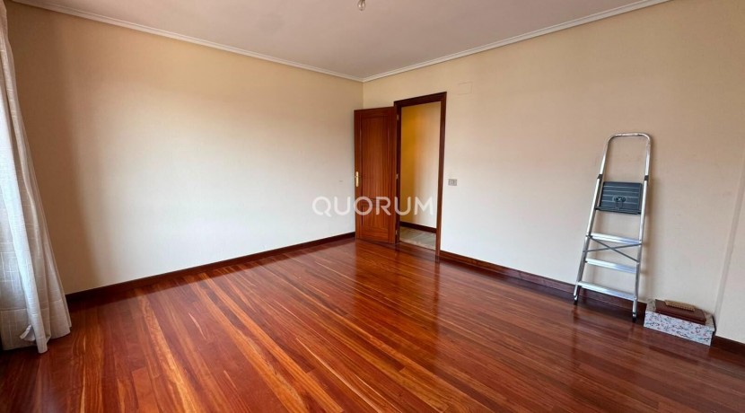 Ático de 4 Habitaciones con Garaje y Trastero
