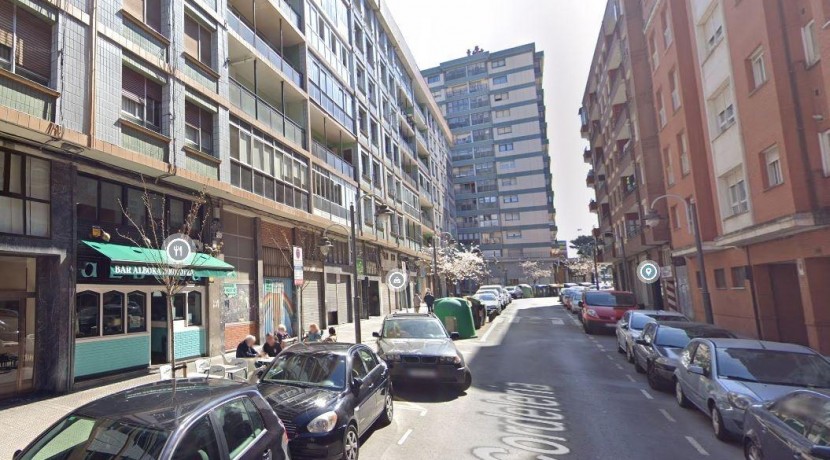 Bar en alquiler en Zorroza con licencia