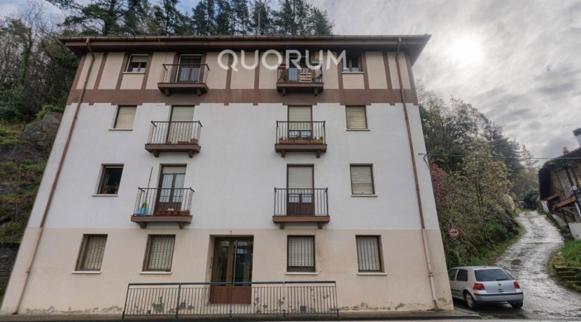 Bonito Piso Para Entrar a Vivir De 2 Dormitorios, Balcón y Trastero Incluido en Zeberio (Inicio Zeberio, final de Ugao/Miravalles)