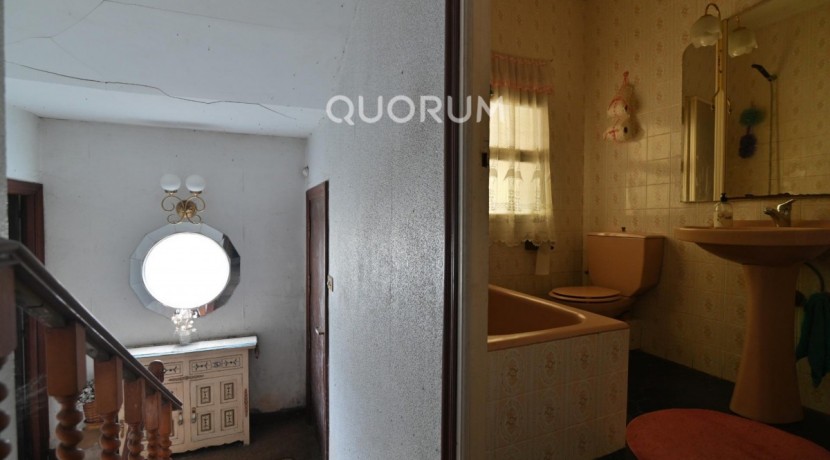 Casa Adosada Con Terreno De 520 m2 En Olabarrieta