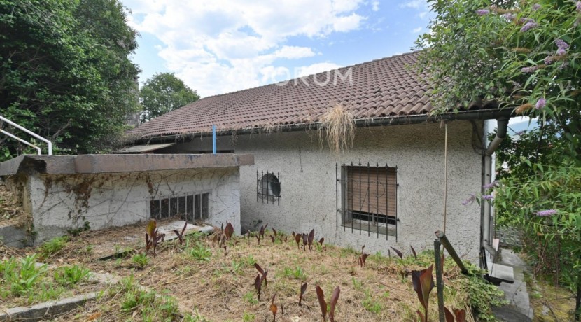 Casa Adosada Con Terreno De 520 m2 En Olabarrieta