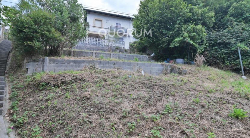 Casa Adosada Con Terreno De 520 m2 En Olabarrieta