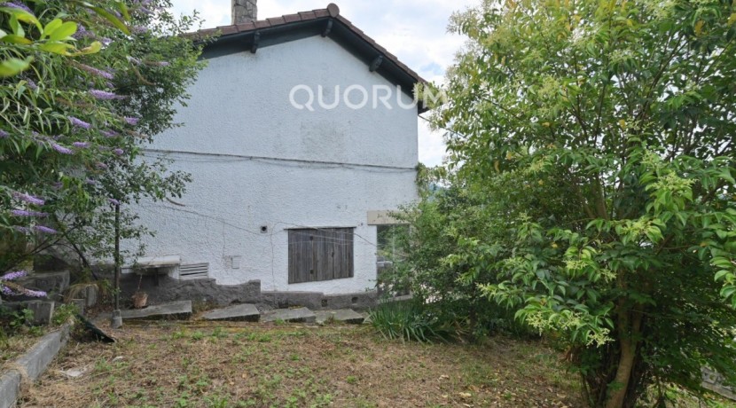 Casa Adosada Con Terreno De 520 m2 En Olabarrieta
