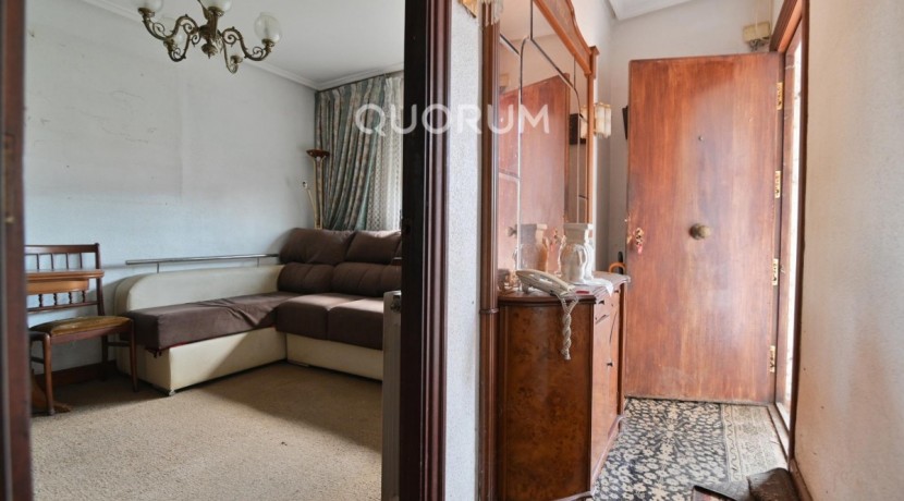 Casa Adosada Con Terreno De 520 m2 En Olabarrieta
