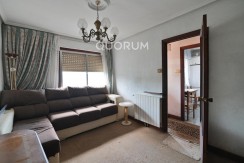 Casa Adosada Con Terreno De 520 m2 En Olabarrieta