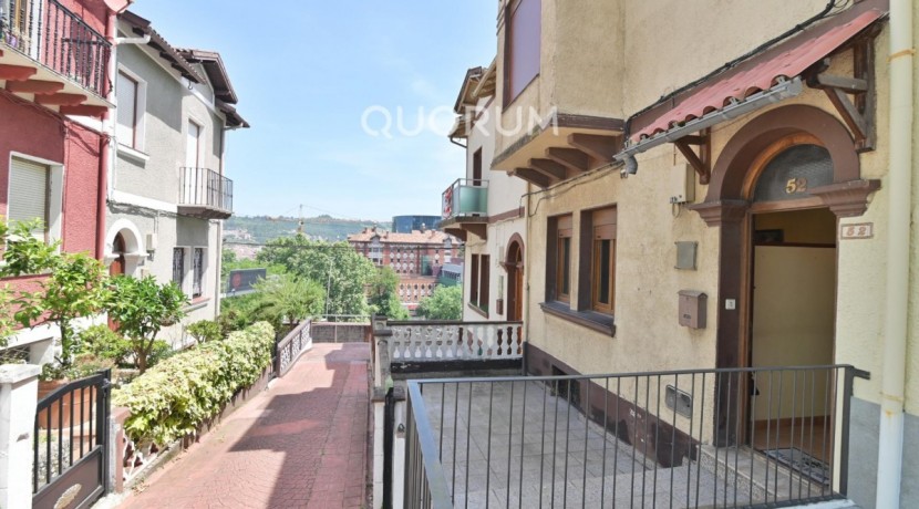 Casa Adosada De 4 Plantas En Basurto