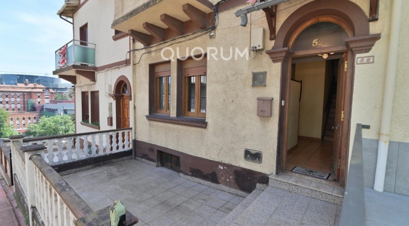 Casa Adosada De 4 Plantas En Basurto