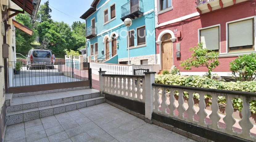 Casa Adosada De 4 Plantas En Basurto