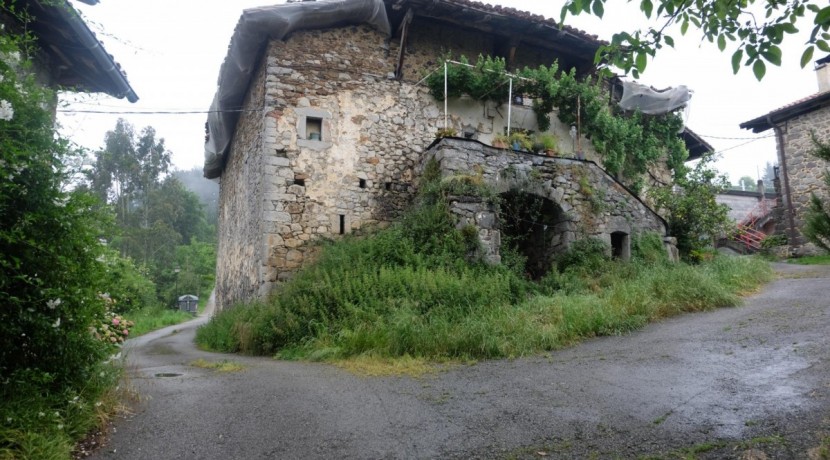 Caserío De Piedra De 280m² en un entorno natural, en El Barrio de Ereñoza (Zeberio)