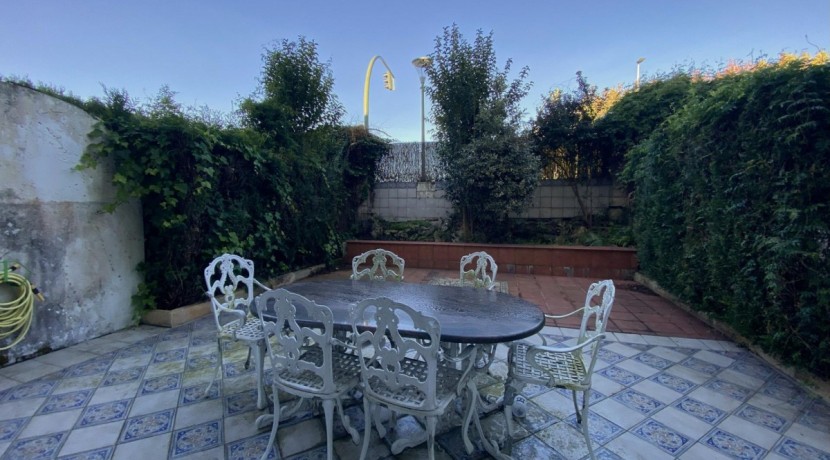 CHALET ADOSADO EN VENTA EN LOIU