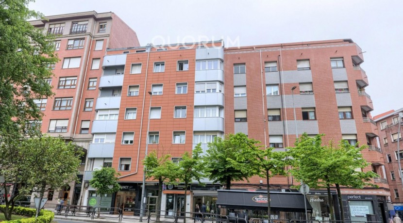 DOS HABITACIONES CON ASCENSOR A NIVEL DE CALLE JUNTO A LOS JUZGADOS