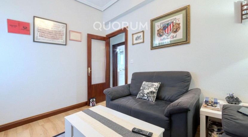 DOS HABITACIONES CON ASCENSOR A NIVEL DE CALLE JUNTO A LOS JUZGADOS
