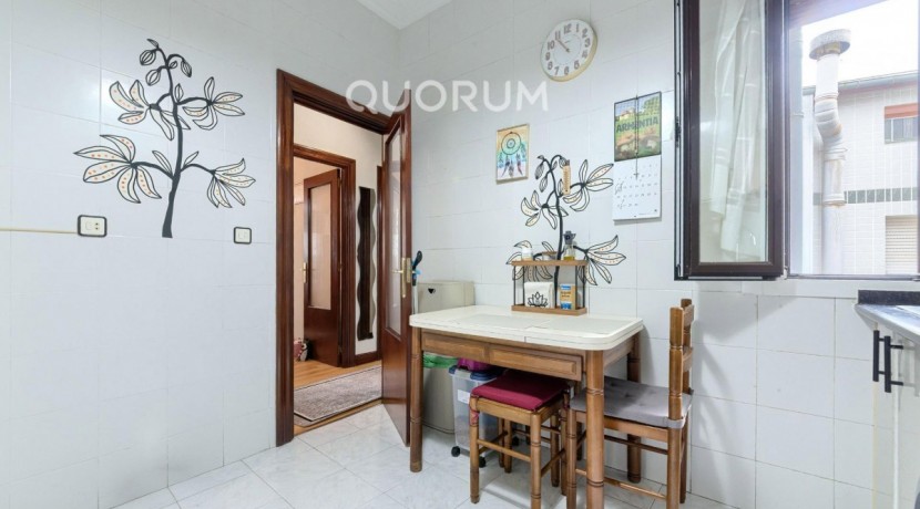 DOS HABITACIONES CON ASCENSOR A NIVEL DE CALLE JUNTO A LOS JUZGADOS