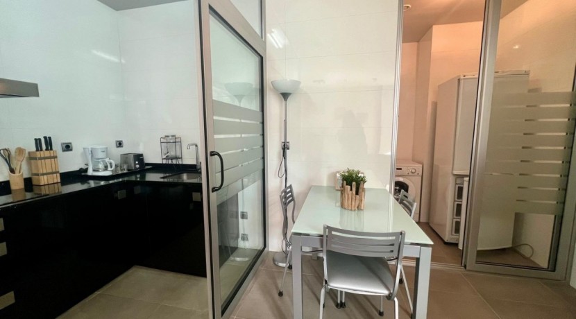 Elegante apartamento de 1 habitación en Isozaki