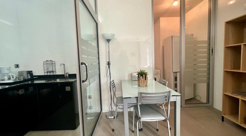 Elegante apartamento de 1 habitación en Isozaki