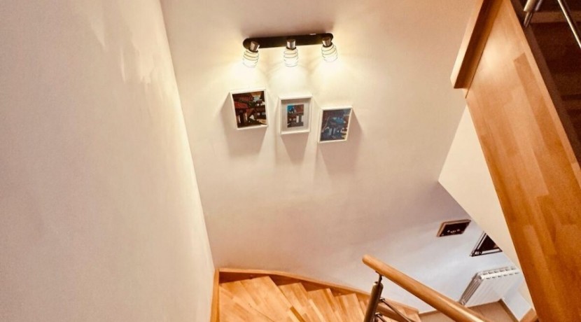 Espectacular Chalet Adosado Con Jardín, Txoko Y Garaje Doble En Elexalde