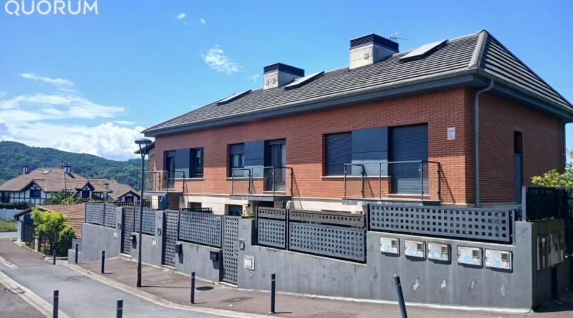 Espectacular Chalet Adosado Con Jardín, Txoko Y Garaje Doble En Elexalde
