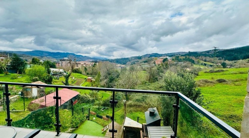 Espectacular Chalet Adosado Con Jardín, Txoko Y Garaje Doble En Elexalde