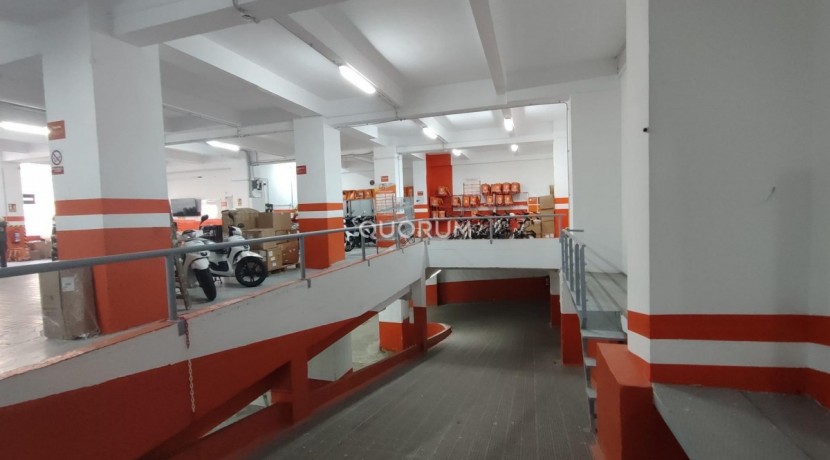 Gran local / Micro-Hub Logístico con acceso para vehículos