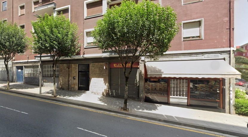 Local Comercial Con Mucha Afluencia De Paso En Zona Ariz