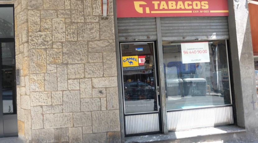 Local Comercial Con Mucha Afluencia De Paso En Zona Ariz