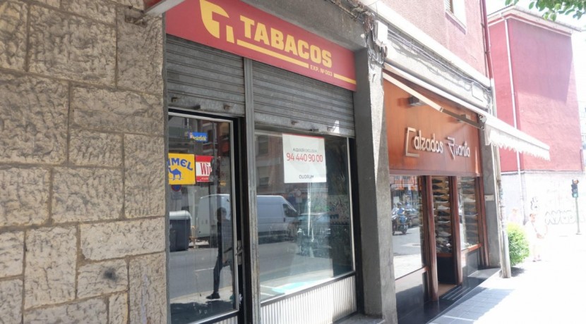 Local Comercial Con Mucha Afluencia De Paso En Zona Ariz