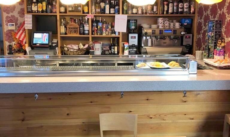 Local Comercial Habilitado Como Bar En Muy Buen Estado