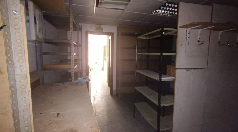 Local en venta en calle Hermanos Larrarte.